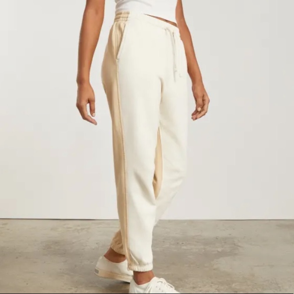 Everlane - Women's Track Jogger - Canvas Tan / Cashew